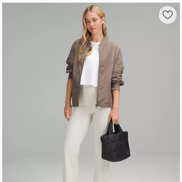 Lululemon Quilted Grid Tote Bag Mini 5L- Black
Like new. - Picture 7 of 7